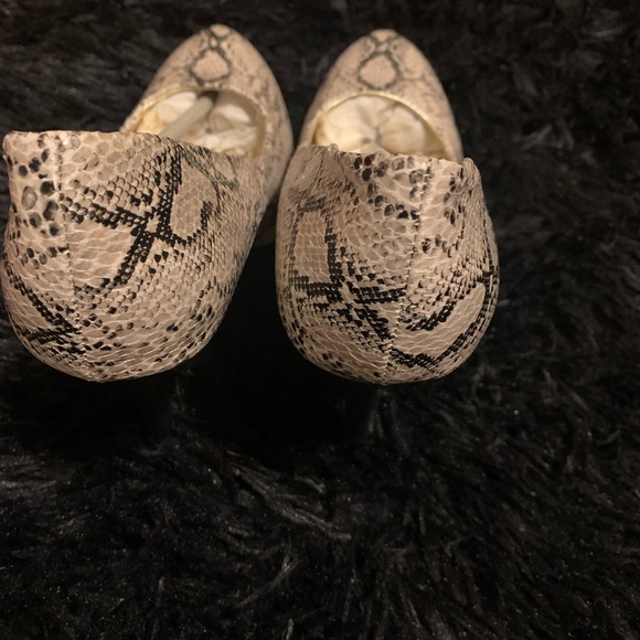 Snakeskin Pumps NWOT Animal Print Heels By Bamboo - Picture 3 of 6